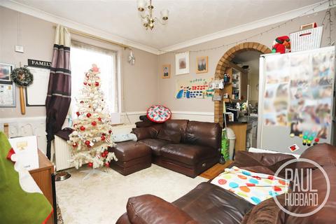 3 bedroom end of terrace house for sale, Seago Street, Lowestoft, Suffolk