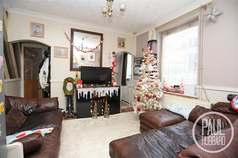 3 bedroom end of terrace house for sale, Seago Street, Lowestoft, Suffolk