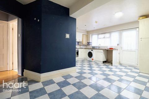 3 bedroom terraced house for sale, Parsloes Avenue, Dagenham