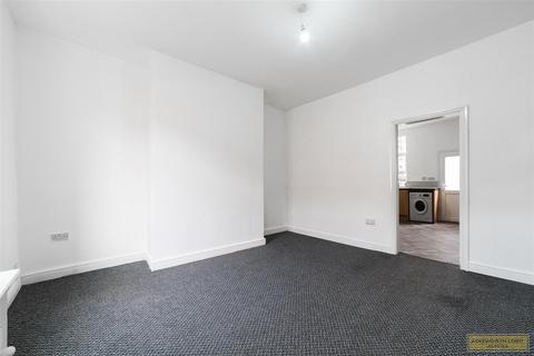 2 bedroom terraced house to rent, Angela Street, Blackburn