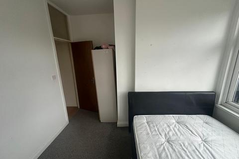 1 bedroom flat to rent, Beaufort Gardens Ilford , IG1