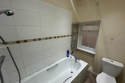 1 bedroom flat to rent, Beaufort Gardens Ilford , IG1