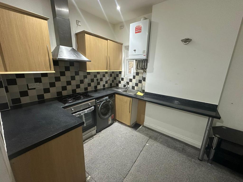 Stunning 1 Bedroom First Floor Flat   Fully Furni