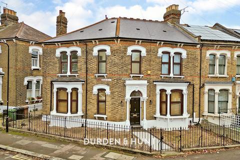 3 bedroom end of terrace house for sale, Hartley Road, Leytonstone E11