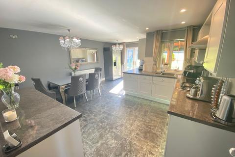 2a Deepdale Avenue, Royton, Oldham, OL2 6XD