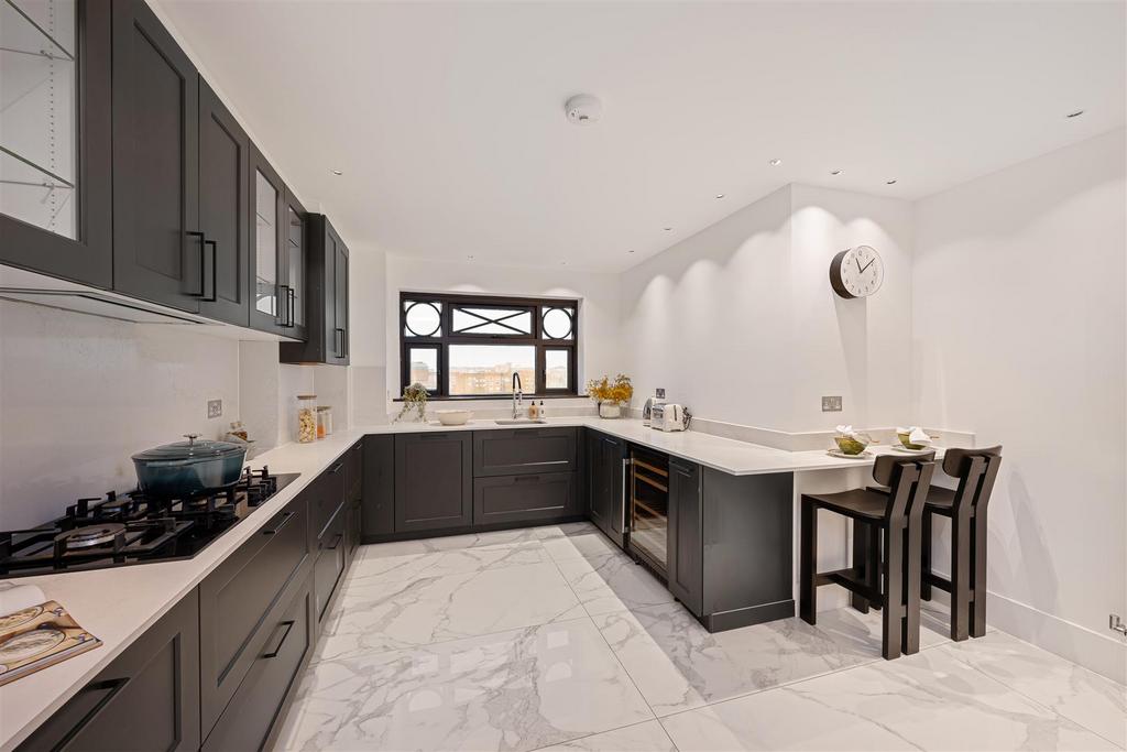 Flat 21 Parkwood Point Hi-24.jpg