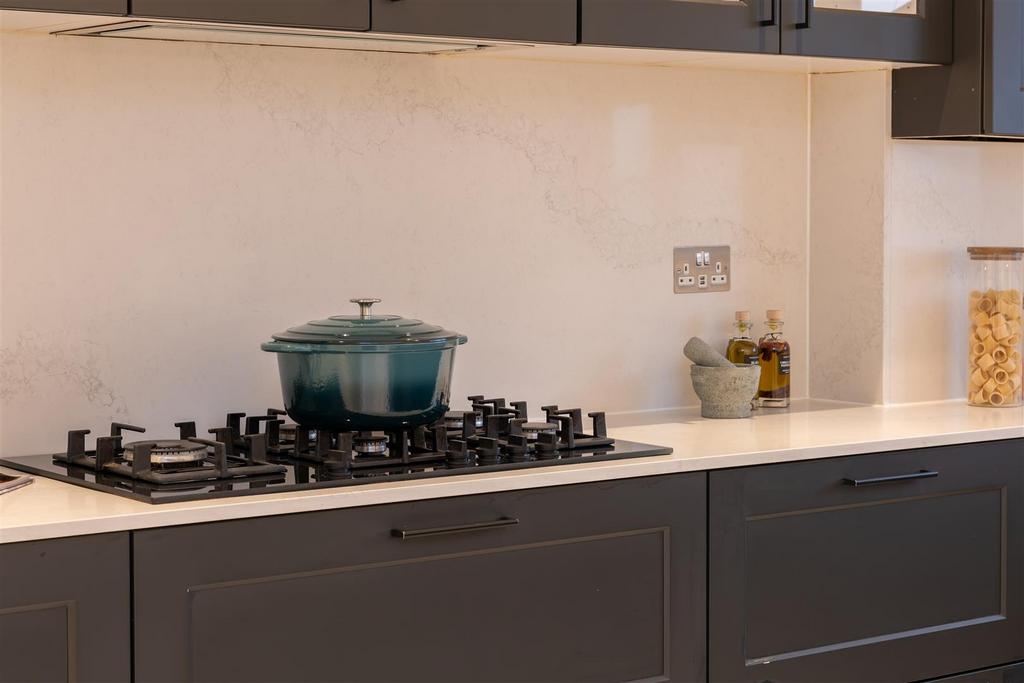 Flat 21 Parkwood Point Hi-58.jpg