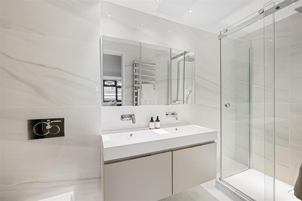 Flat 21 Parkwood Point Hi-41.jpg