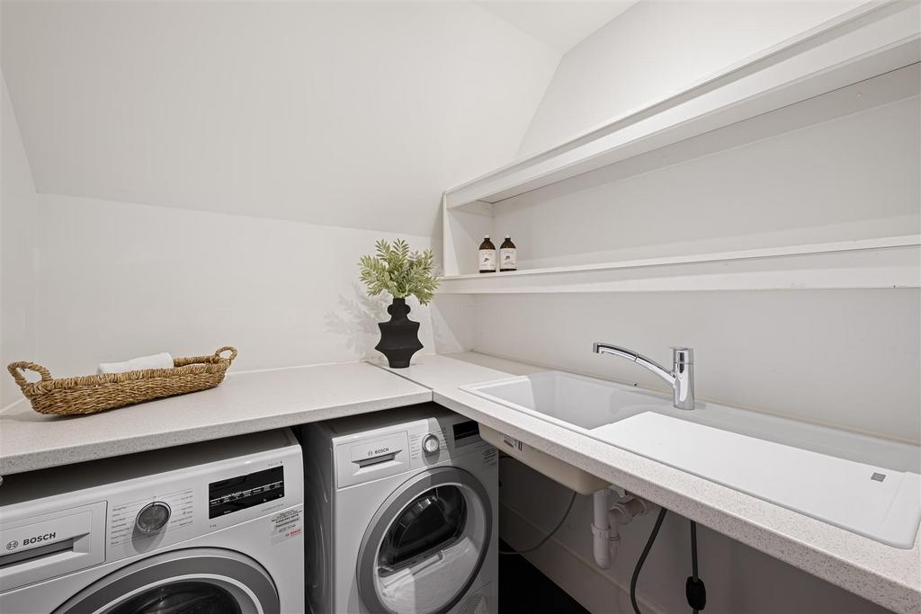 Flat 21 Parkwood Point Hi-47.jpg