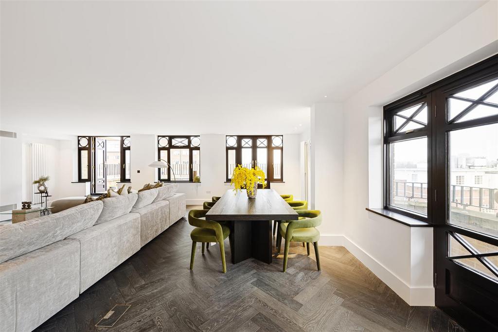 Flat 21 Parkwood Point Hi-5.jpg