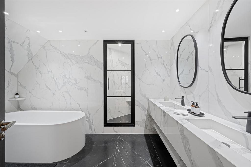 Flat 21 Parkwood Point Hi-30.jpg