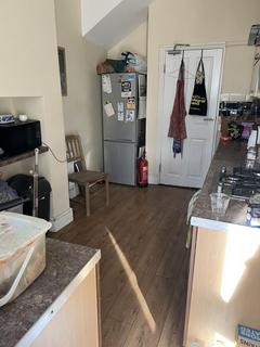 4 bedroom terraced house to rent, Sandringham Road, Leyton
