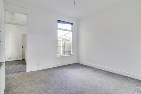 1 bedroom flat for sale, Wellington Avenue, Westcliff-On-Sea SS0