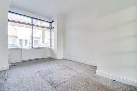 1 bedroom flat for sale, Wellington Avenue, Westcliff-On-Sea SS0