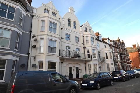 2 bedroom flat to rent, Alexandra Court, Cromer