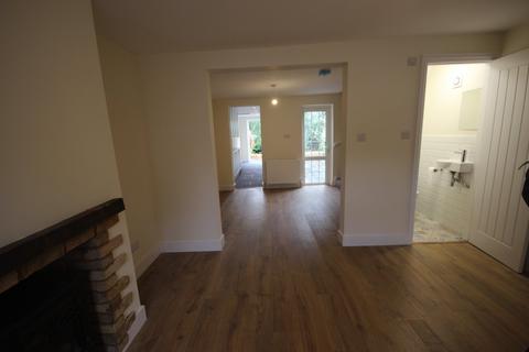 2 bedroom cottage to rent, Spring Lane, Slough SL2