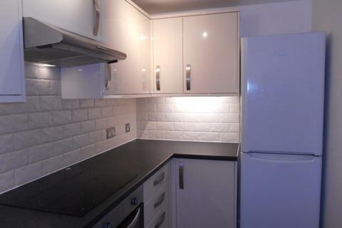 2 bedroom flat to rent, REEDS CRESCENT WD24