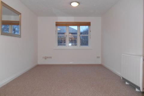 2 bedroom flat to rent, REEDS CRESCENT WD24