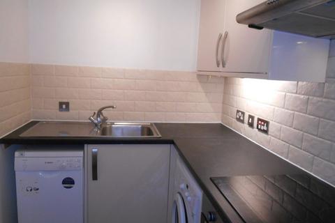 2 bedroom flat to rent, REEDS CRESCENT WD24