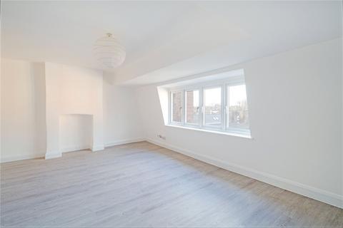 Studio to rent, Upper Street, Islington, N1