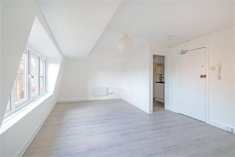 Studio to rent, Upper Street, Islington, N1