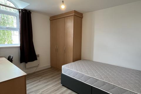 2 bedroom flat to rent, Plymouth Grove, Manchester M13