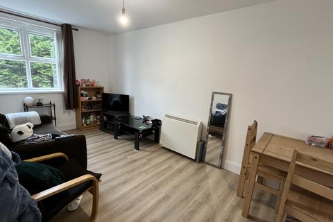 2 bedroom flat to rent, Plymouth Grove, Manchester M13