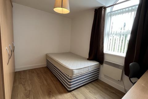 2 bedroom flat to rent, Plymouth Grove, Manchester M13