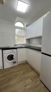 2 bedroom flat to rent, Plymouth Grove, Manchester M13