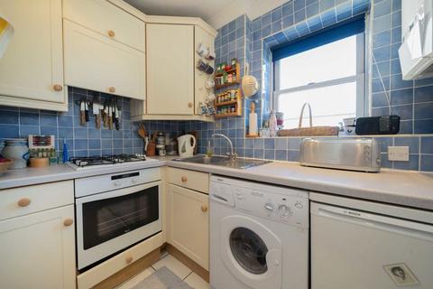 2 bedroom flat for sale, North Grove, London N6