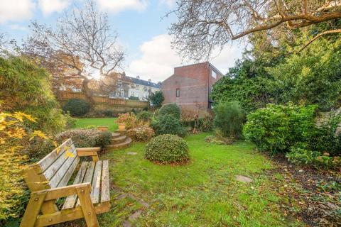 2 bedroom flat for sale, North Grove, London N6