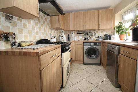 2 bedroom maisonette for sale, Southgate Drive, Crawley