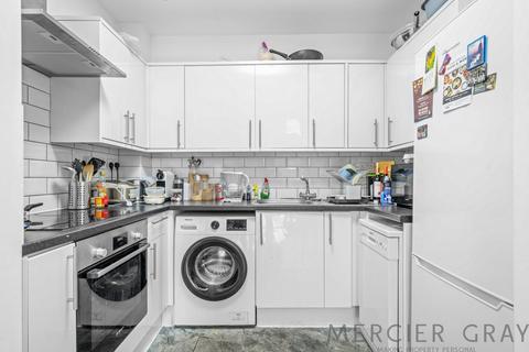 2 bedroom flat to rent, College Crescent, London NW3