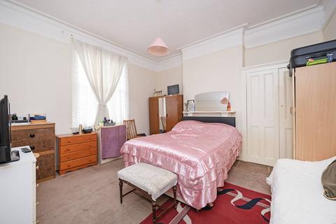 6 bedroom terraced house for sale, Cricketfield Road, Hackney, London, E5