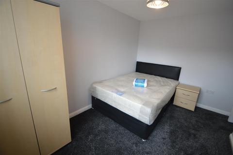 3 bedroom house to rent, Olanyian Drive, Manchester M8