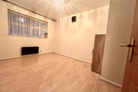 1 bedroom flat to rent, Cuthberga Close, Barking IG11