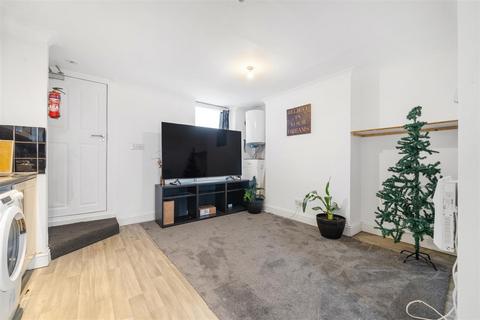 Studio for sale, Maple Road, London, SE20