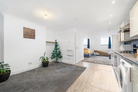 Studio for sale, Maple Road, London, SE20