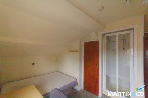 Studio to rent, High Street, Harborne, B17