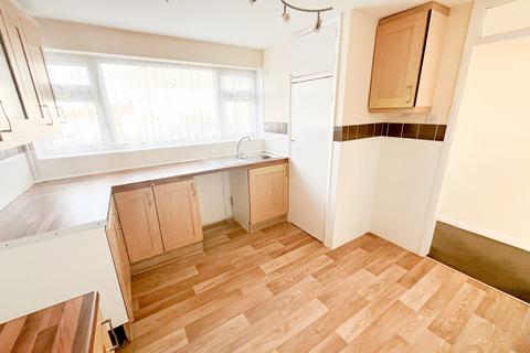 2 bedroom terraced house to rent, Hawkwell Road, Hockley