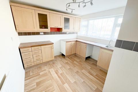 2 bedroom terraced house to rent, Hawkwell Road, Hockley