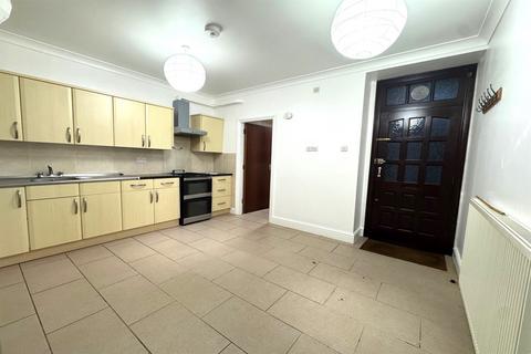 3 bedroom apartment to rent, , N16