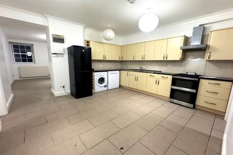 3 bedroom apartment to rent, , N16