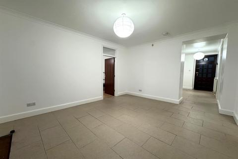 3 bedroom apartment to rent, , N16