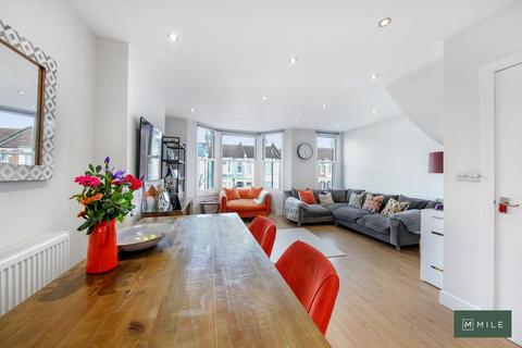 2 bedroom apartment for sale, Buchanan Gardens, London NW10