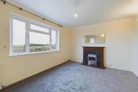 2 bedroom flat to rent, Trecarrell Close, Launceston