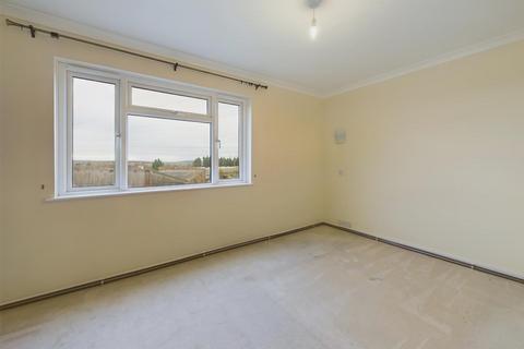 2 bedroom flat to rent, Trecarrell Close, Launceston