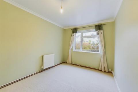 2 bedroom flat to rent, Trecarrell Close, Launceston