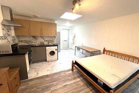 1 bedroom apartment to rent, Fairfield Road, West Drayton