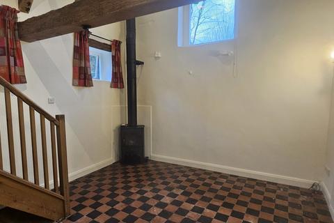 1 bedroom barn conversion to rent, The Green, Parwich, Ashbourne